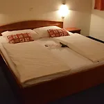 Bajt Ξενοδοχείο 3*