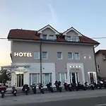 Ξενοδοχείο Bajt 3*